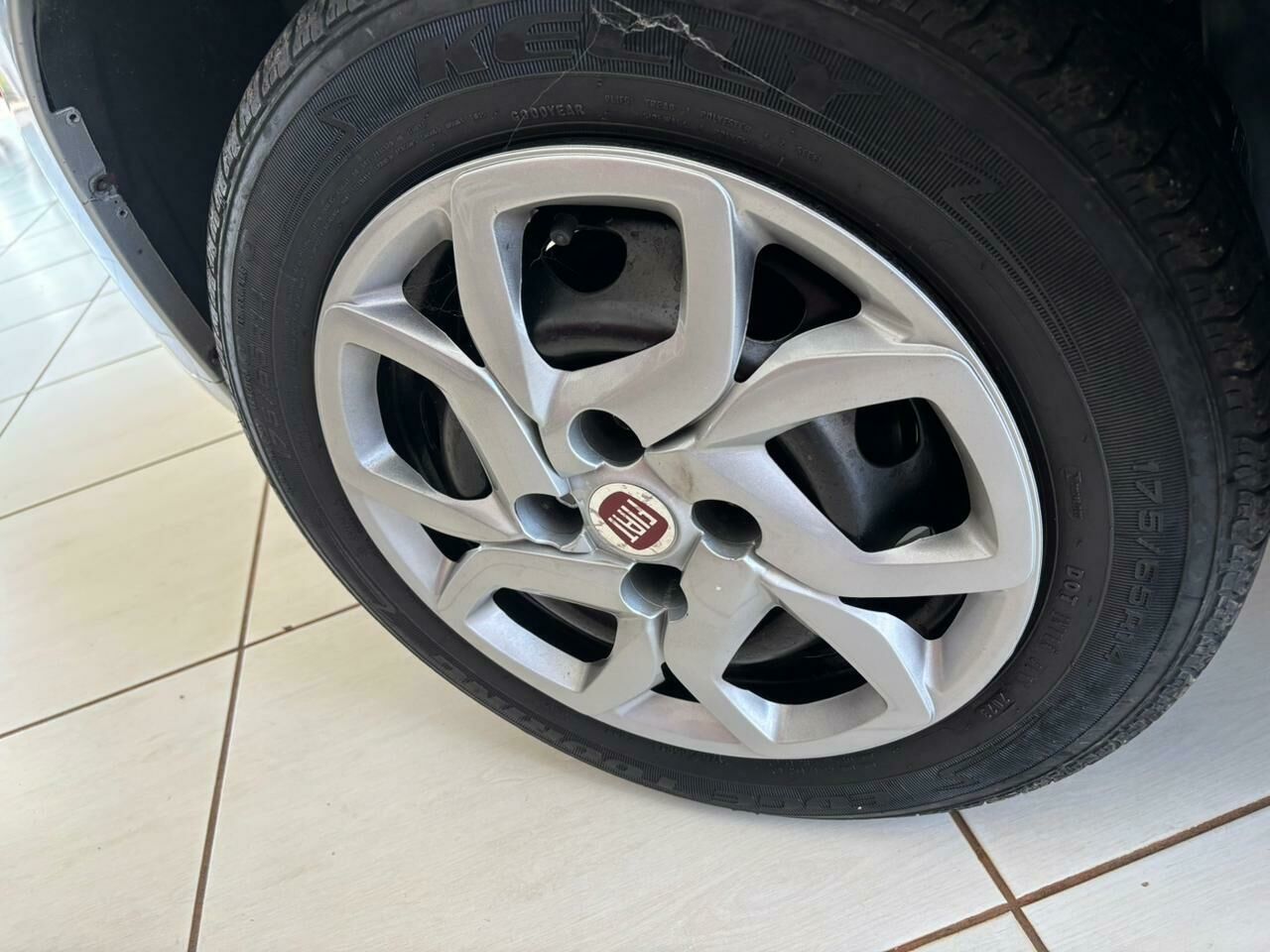 Imagem do veículo  FIAT UNO VIACE 1.0